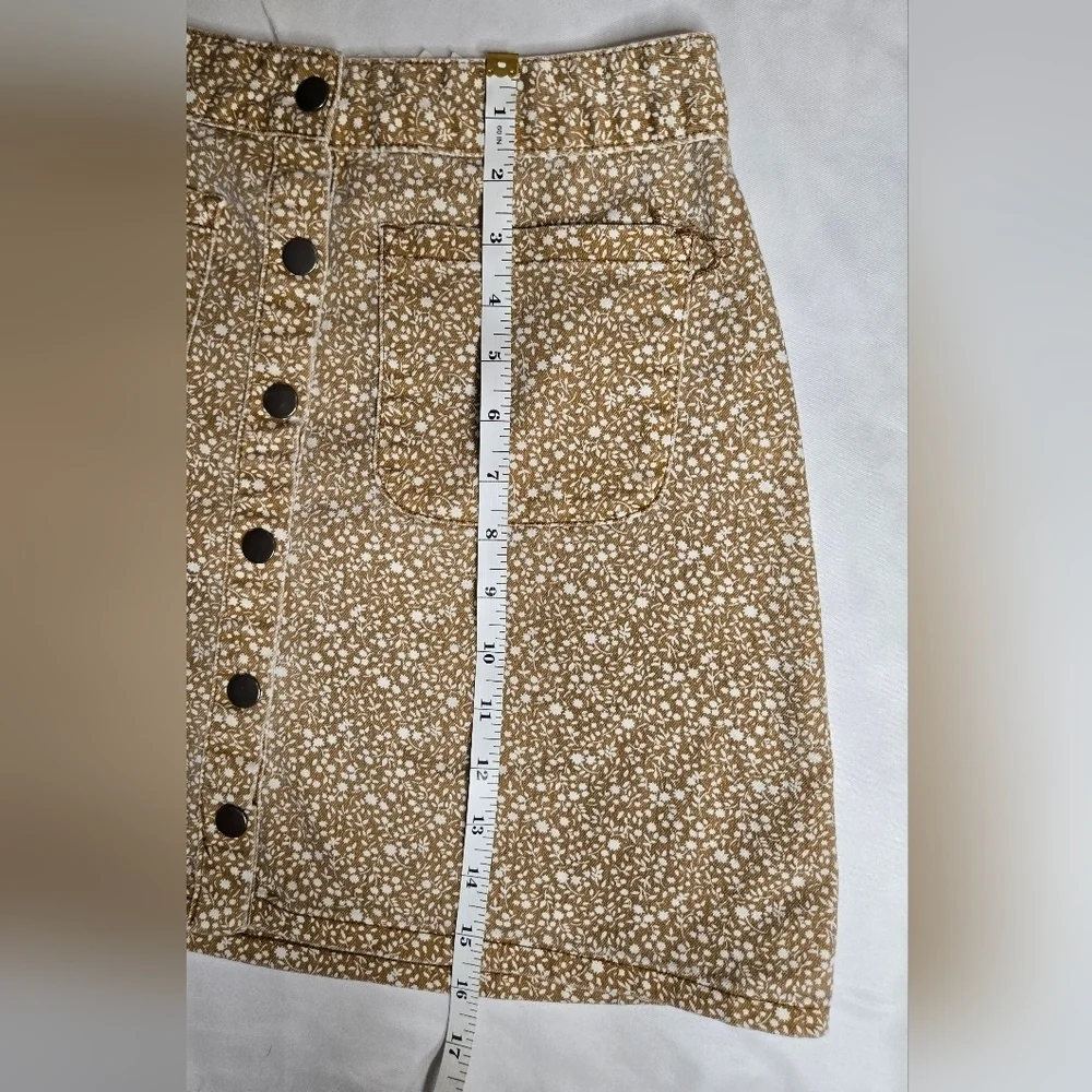 Kimchi Blue Tan Floral Mini Skirt – Button-Up Jean Style, Size 4 🌼 - Picture 5 of 5